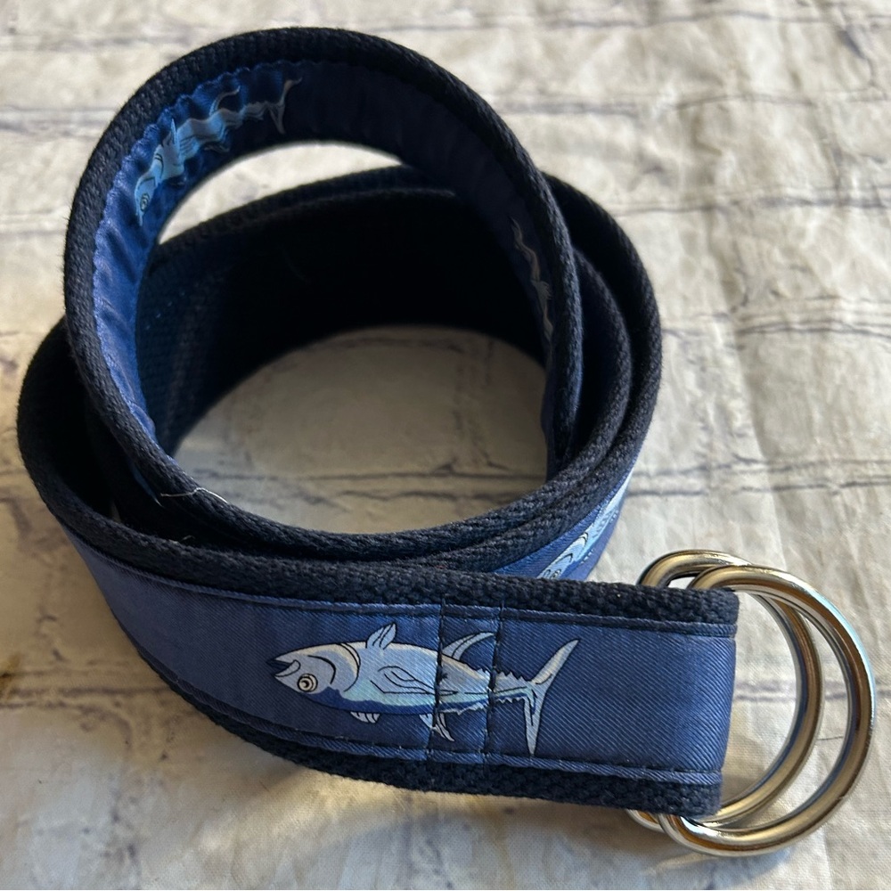 VINEYARD VINES 100% COTTON CANVAS TUNA FISH PRINTED D-RING MENS BELT NAVY MEDIUM